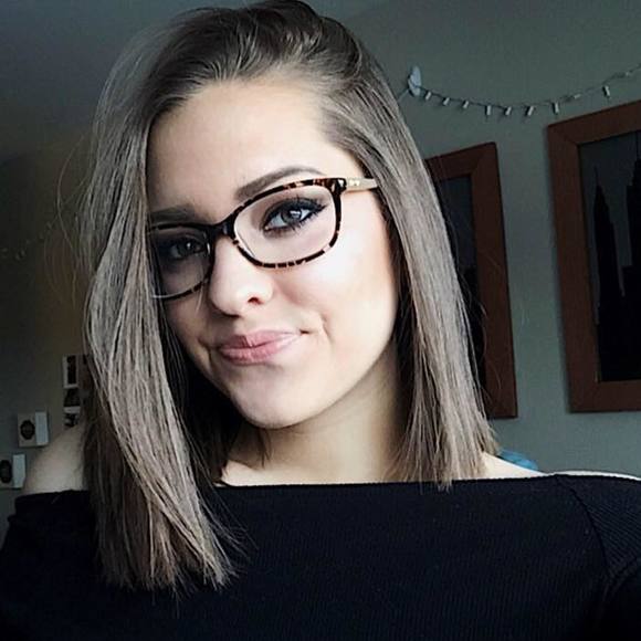 Meet your Posher, Olivia - Picture 1 of 1